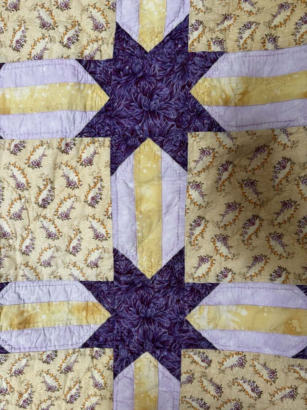 Vintage Hand-Quilted Pieced Star Quilt with Two Matching Shams - Picture 3 of 12